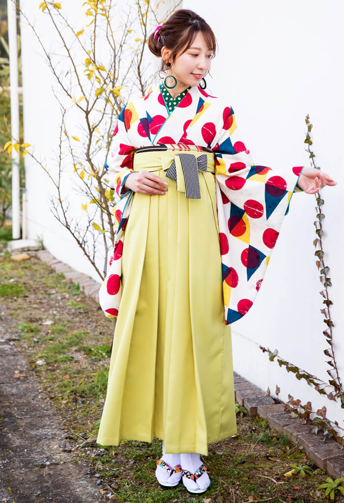 白地に赤水玉とモスグリーンひも縞の卒業式袴