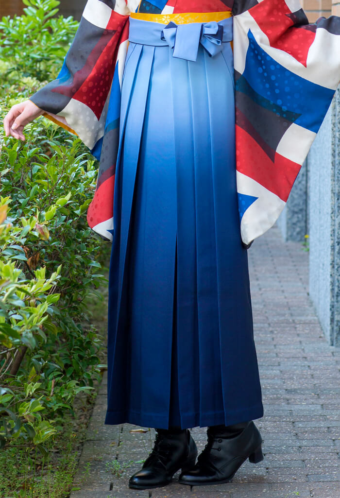 白地に赤青フラッグ×ブルー×紺ぼかしの袖