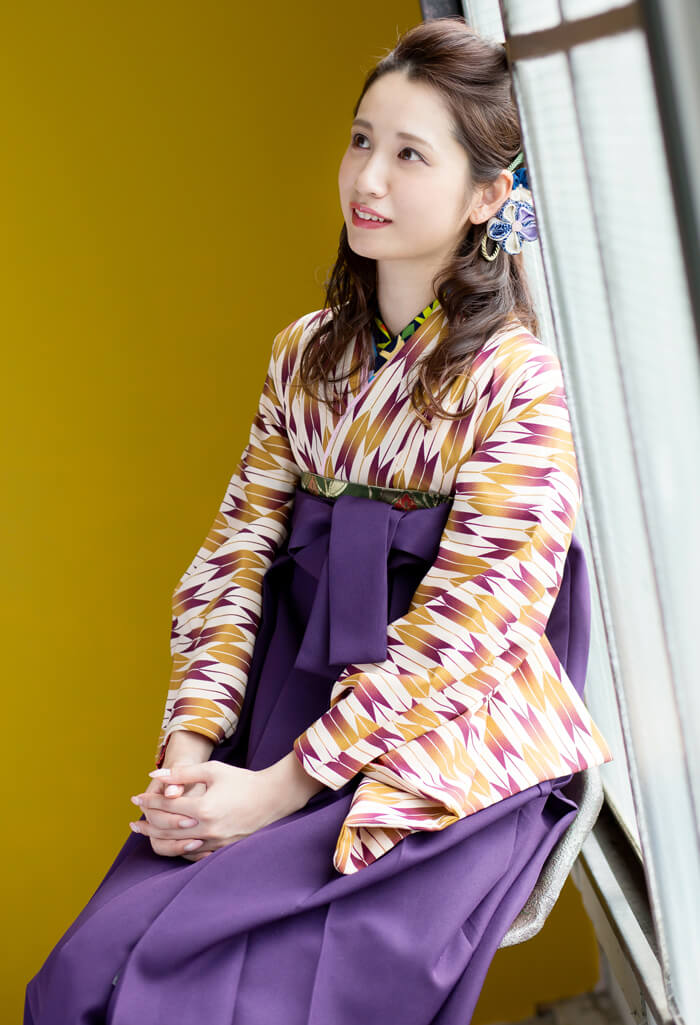 ムラサキ・金茶矢がすりとムラサキの卒業式袴