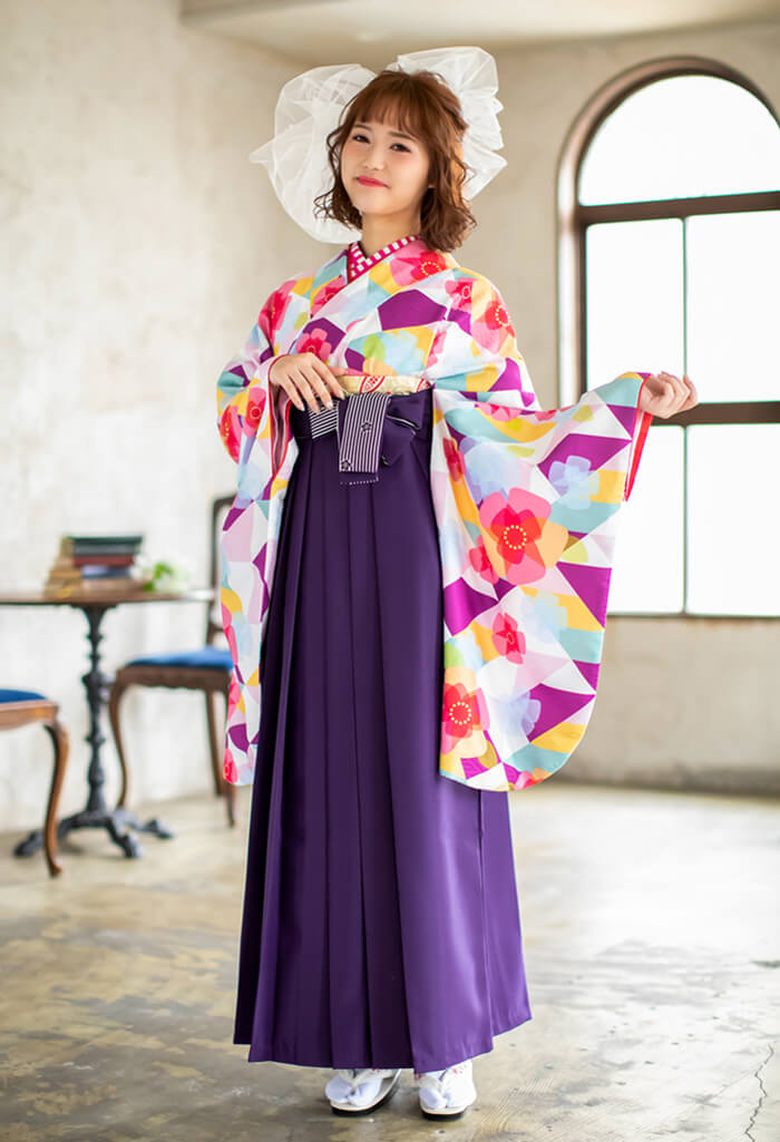 紫で統一したガーリーな卒業式の袴コーディネート