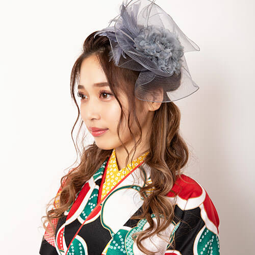 前髪を上げたハーフアップの袴のヘアスタイル