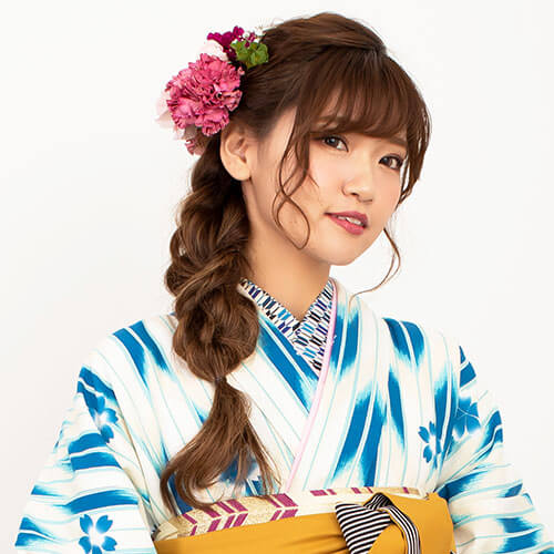 袴に似合う編みおろしのヘアスタイル