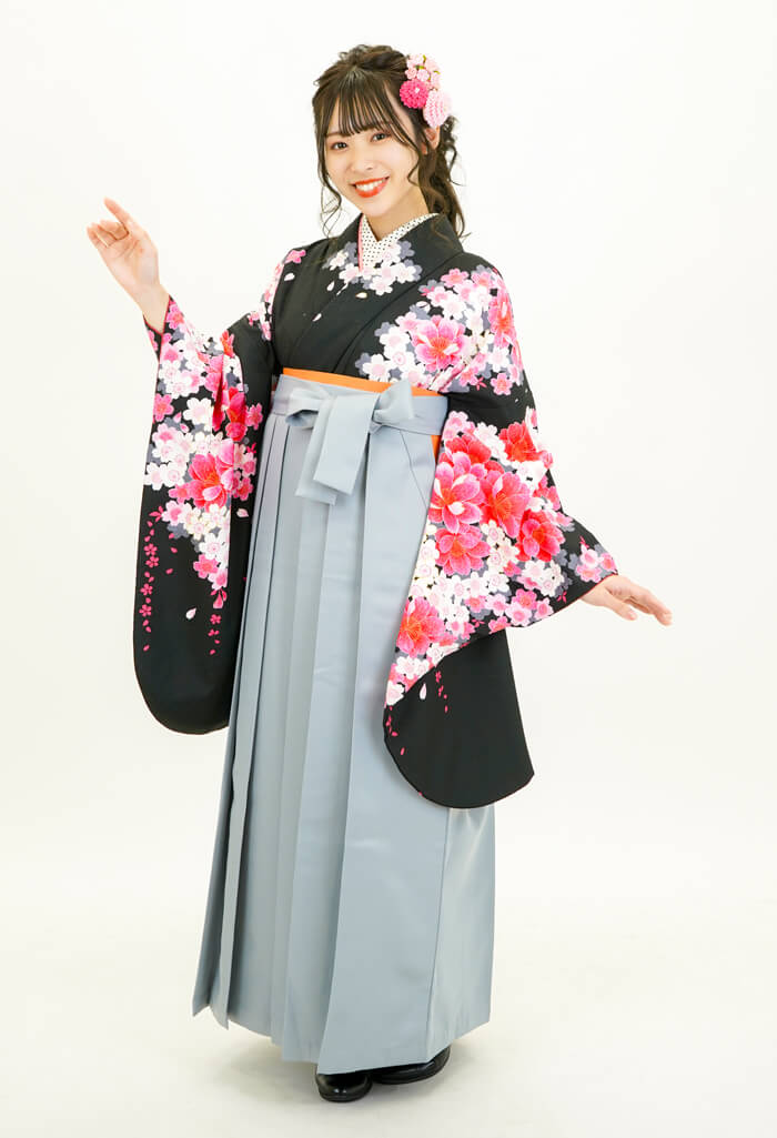 卒業式のレンタル袴：クロに藤桜×ホワイトグレー