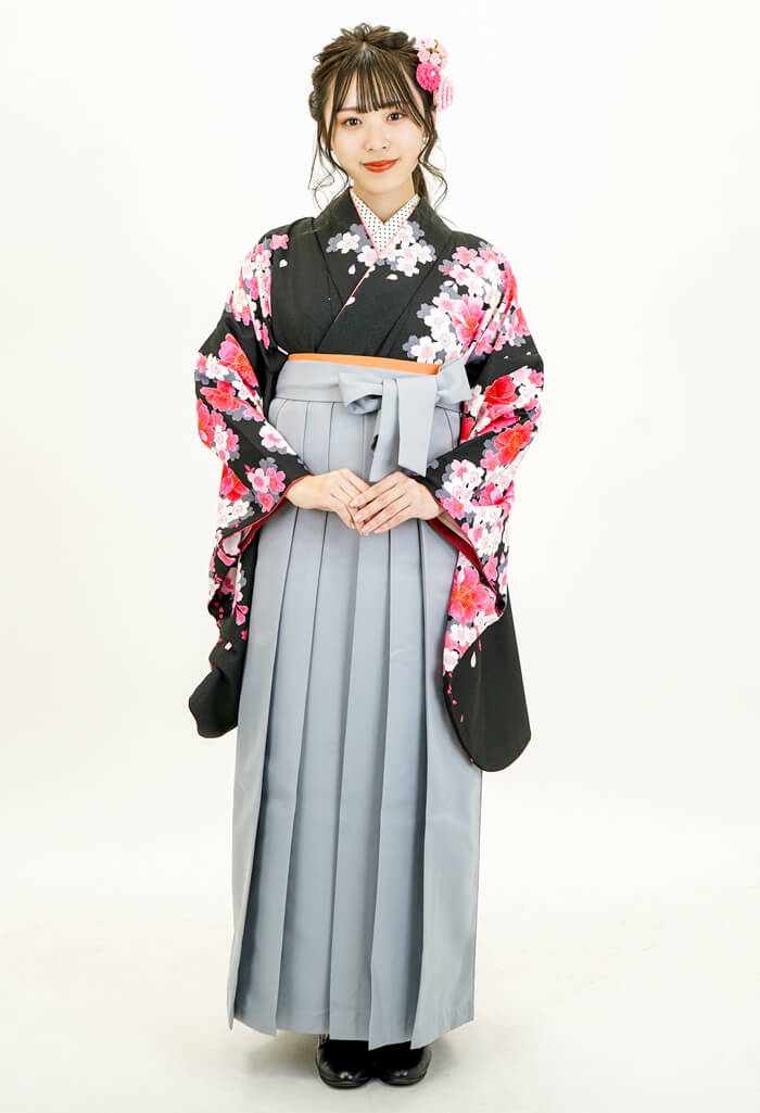 卒業式のレンタル袴：クロに藤桜×ホワイトグレー