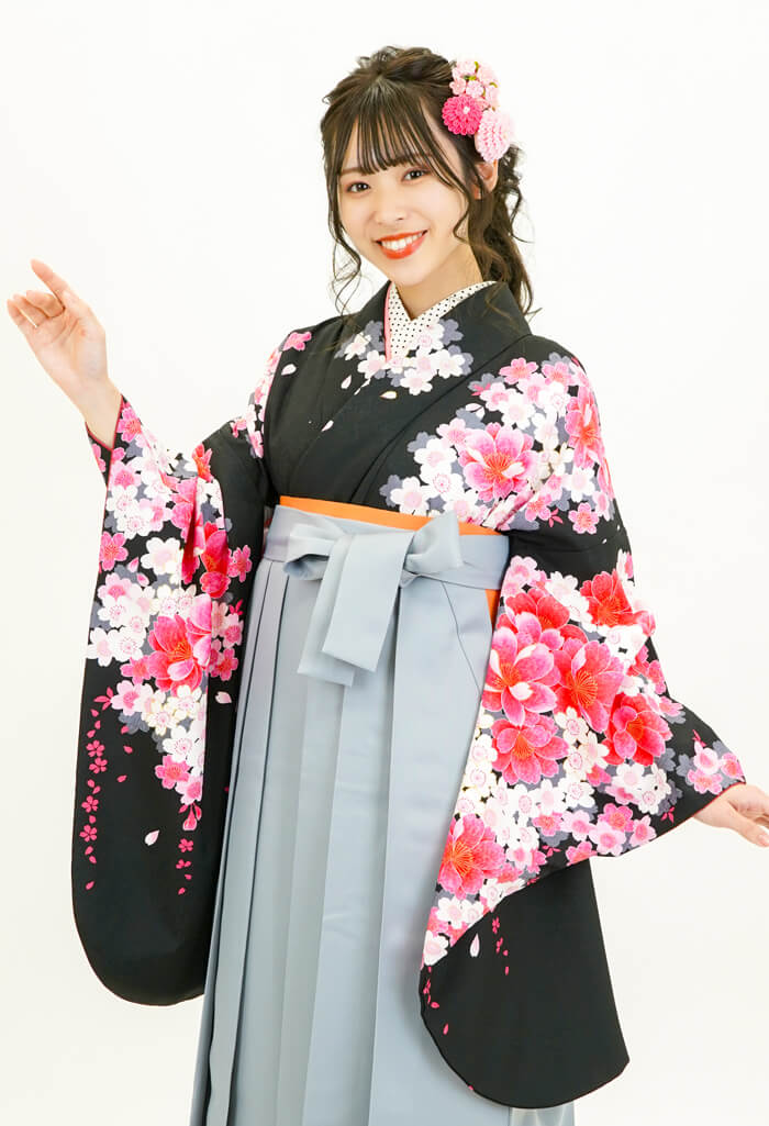 卒業式のレンタル袴：クロに藤桜×ホワイトグレー