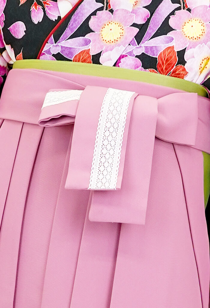 卒業式のレンタル袴：クロサクラ小紋×ピンクレースリボン