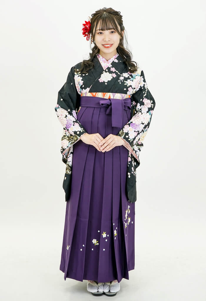 卒業式のレンタル袴：黒に桜とバラ×紫斜め刺繍ザクラ