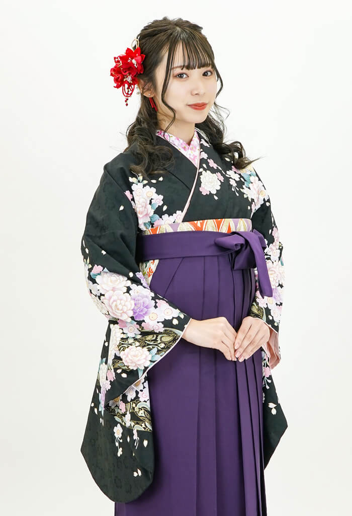 卒業式のレンタル袴：黒に桜とバラ×紫斜め刺繍ザクラ