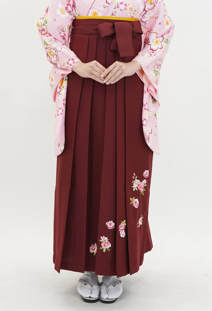 レンタル袴：ピンクに小桜リング小紋×エンジローズシシュウ
