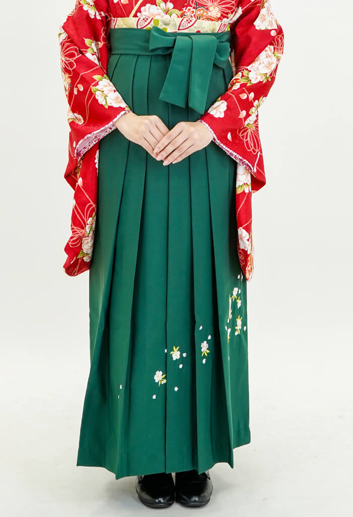 卒業式のレンタル袴：HL赤桜花束× グリーン斜め刺繍ザクラ