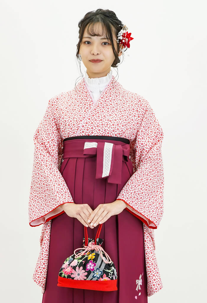 卒業式のレンタル袴：白地赤桜小紋×ワインレースリボン