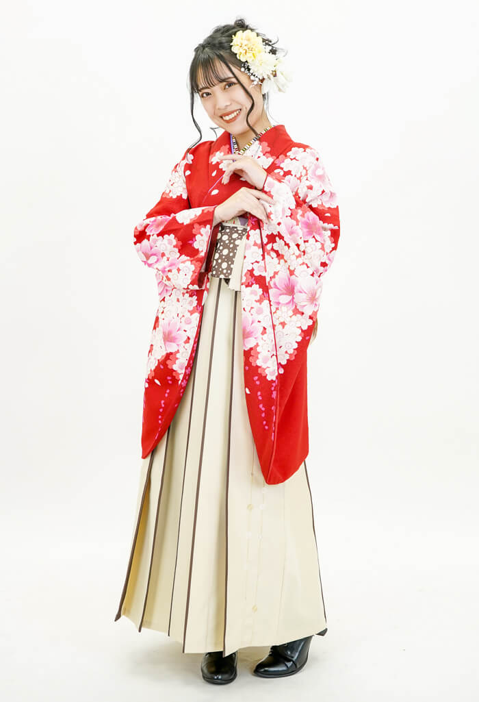 卒業式のレンタル袴：赤に藤桜×クリームラインすだれ
