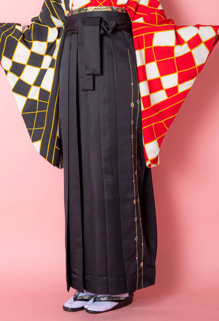 黒と赤の市松模様の卒業式袴