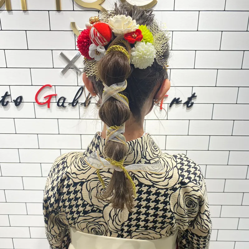 卒業式袴レンタル店アンジュを利用したお客様の写真「髪型・ヘアアレンジ・ヘアセット・玉ねぎポニーアレンジ」