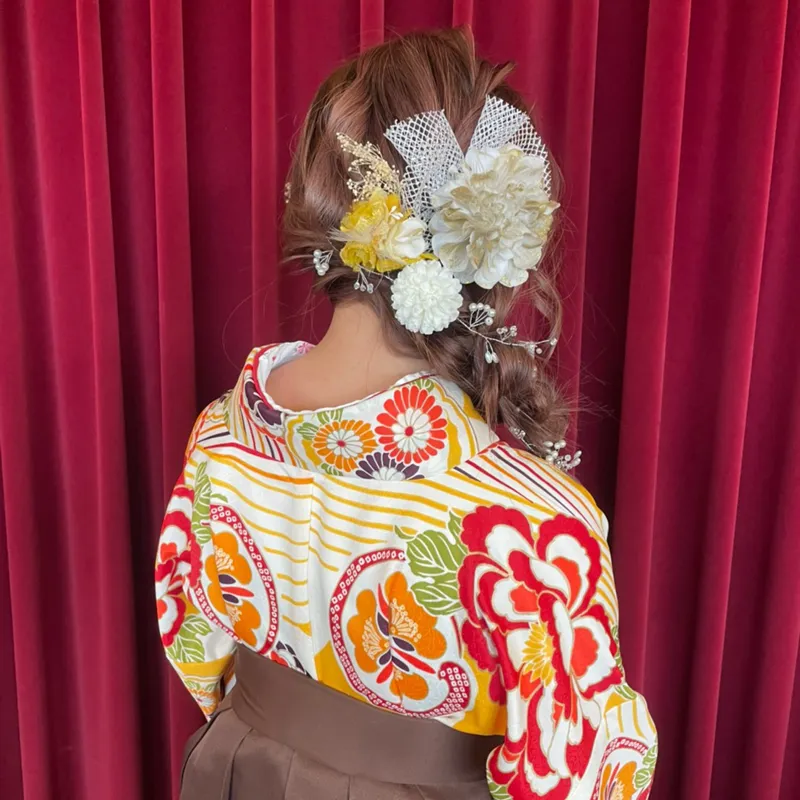 卒業式袴レンタル店アンジュを利用したお客様の写真「髪型・ヘアアレンジ・ヘアセット・編みおろし×サイドテール」