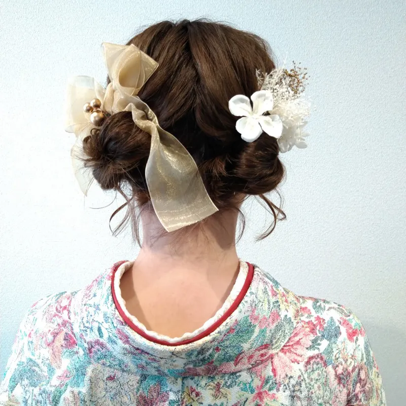 卒業式袴レンタル店アンジュを利用したお客様の写真「髪型・ヘアアレンジ・ヘアセット・ガーリー×お団子ヘア」