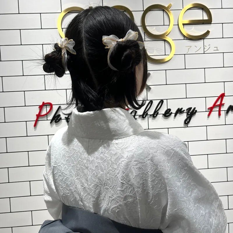 卒業式袴レンタル店アンジュを利用したお客様の写真「髪型・ヘアアレンジ・ヘアセット・ツインお団子アレンジ」