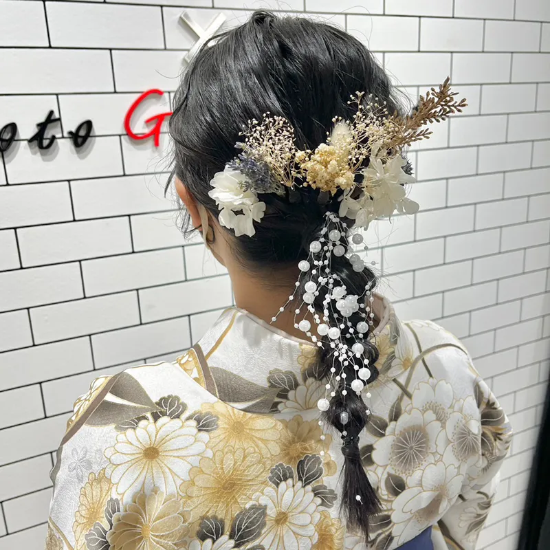 卒業式袴レンタル店アンジュを利用したお客様の写真「髪型・ヘアアレンジ・ヘアセット・ドライフラワー×玉ねぎポニー」