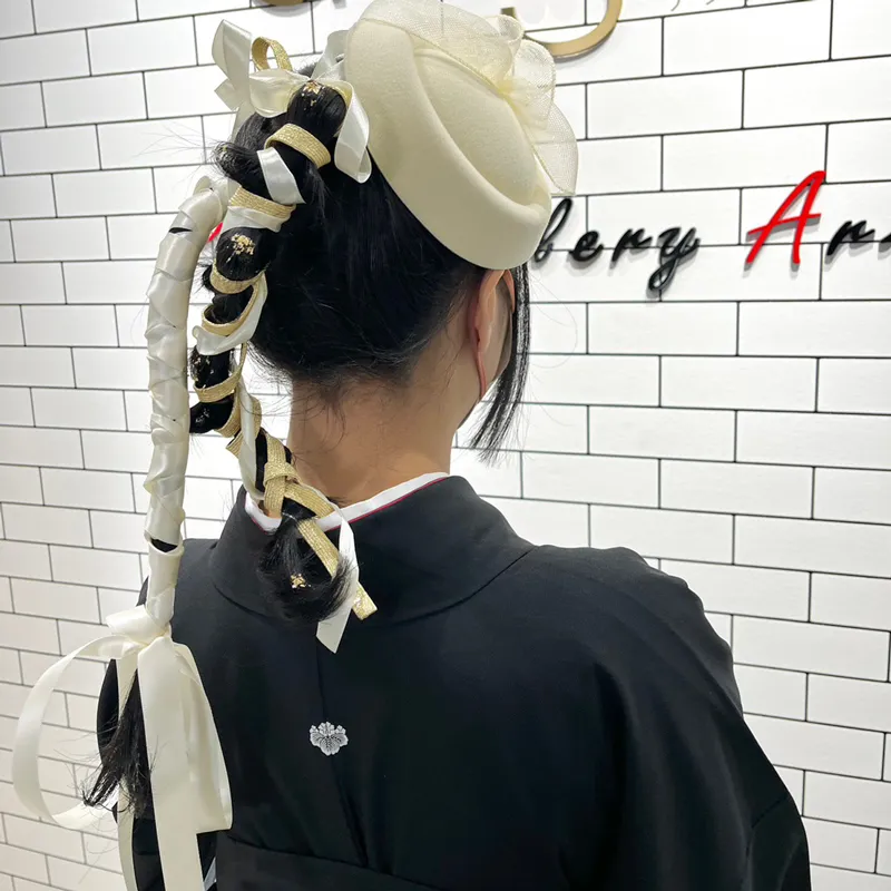 卒業式袴レンタル店アンジュを利用したお客様の写真「髪型・ヘアアレンジ・ストレートポニー×リボンアレンジ」