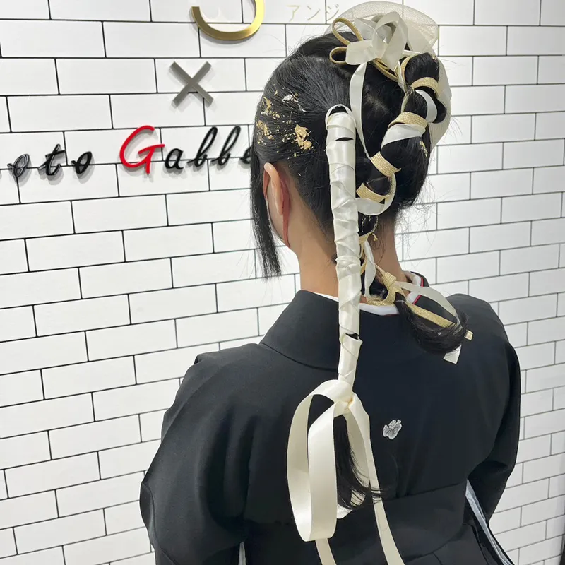 卒業式袴レンタル店アンジュを利用したお客様の写真「髪型・ヘアアレンジ・ストレートポニー×リボンアレンジ」