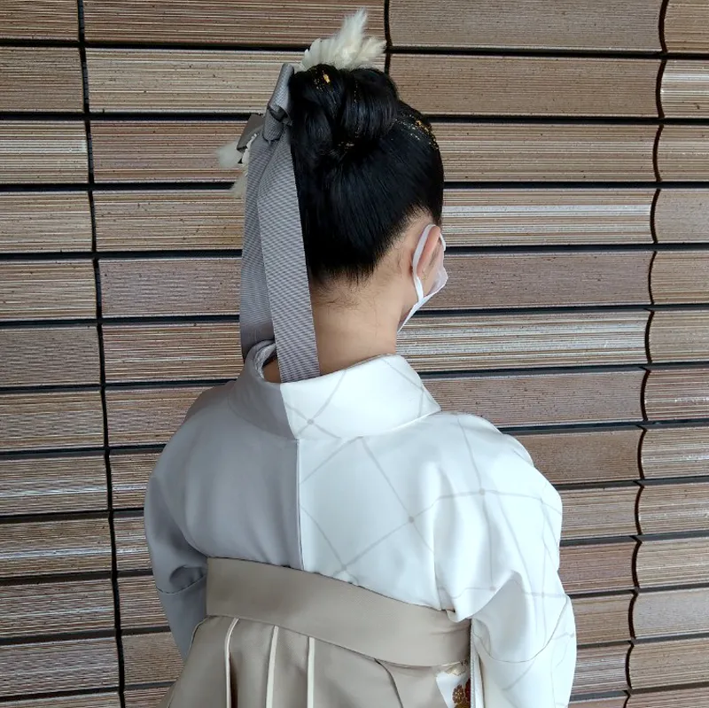 卒業式袴レンタル店アンジュを利用したお客様の写真「髪型・ヘアアレンジ・ヘアセット・お花たっぷりアレンジ」
