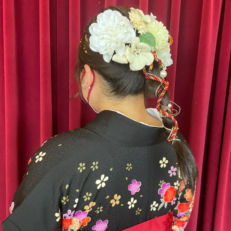 卒業式袴に合う髪型・タイトポニー×紐アレンジ