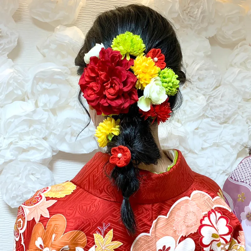 卒業式袴レンタル店アンジュを利用したお客様の写真「髪型・ヘアアレンジ・ヘアセット・鮮やかフラワーアレンジ」