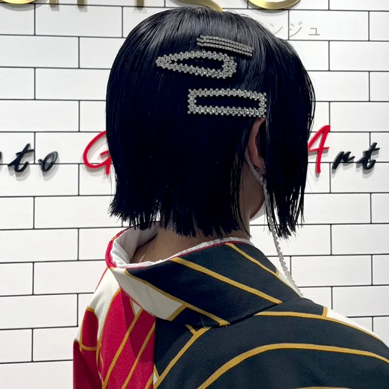 卒業式袴レンタル店アンジュを利用したお客様の写真「髪型・ヘアアレンジ・ヘアセット・ショート×ヘアピンアレンジ」