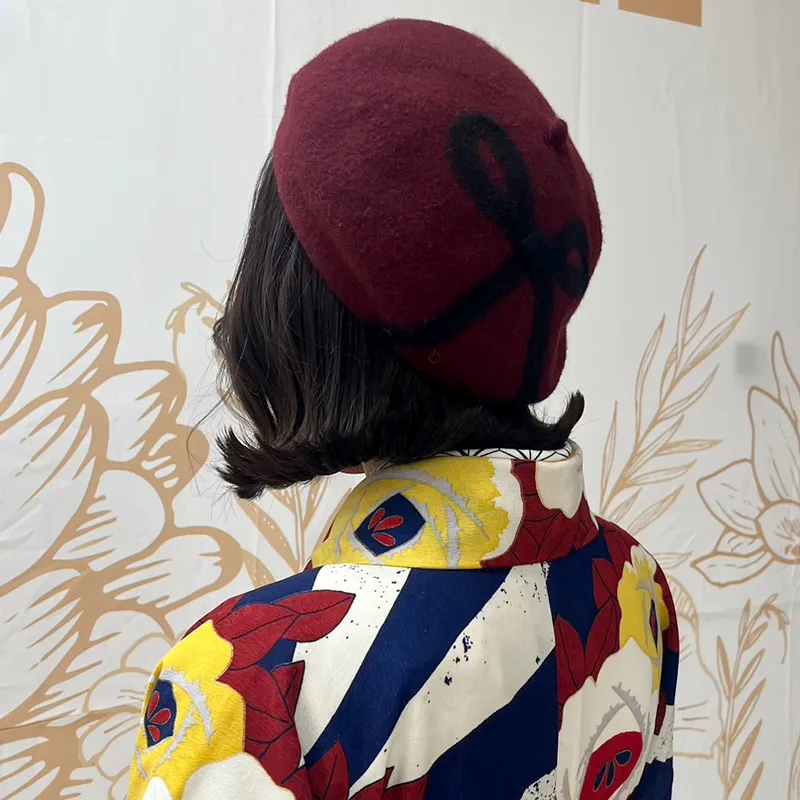 卒業式袴レンタル店アンジュを利用したお客様の写真「髪型・ヘアアレンジ・ヘアセット・ベレー帽×ショートヘア」
