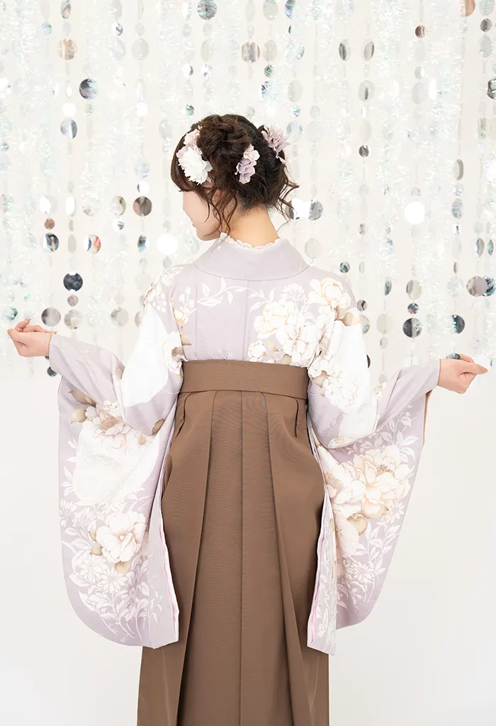 卒業式袴レンタル EE9013_CLS956 着物：モーウ゛ピンクブロッサム 袴：チャイロ紐レース調サクラ刺繍