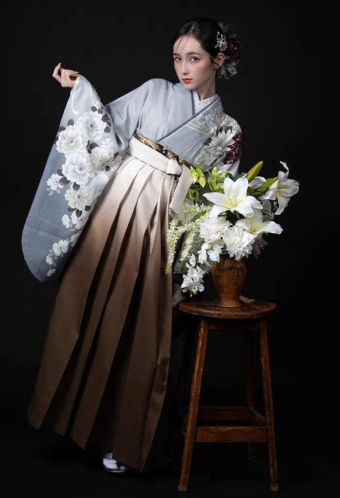 卒業式袴レンタル EE9015_MCB934 着物：シフォングレー×乱菊クリスタル 袴：抹茶クリームボカシ紐水玉