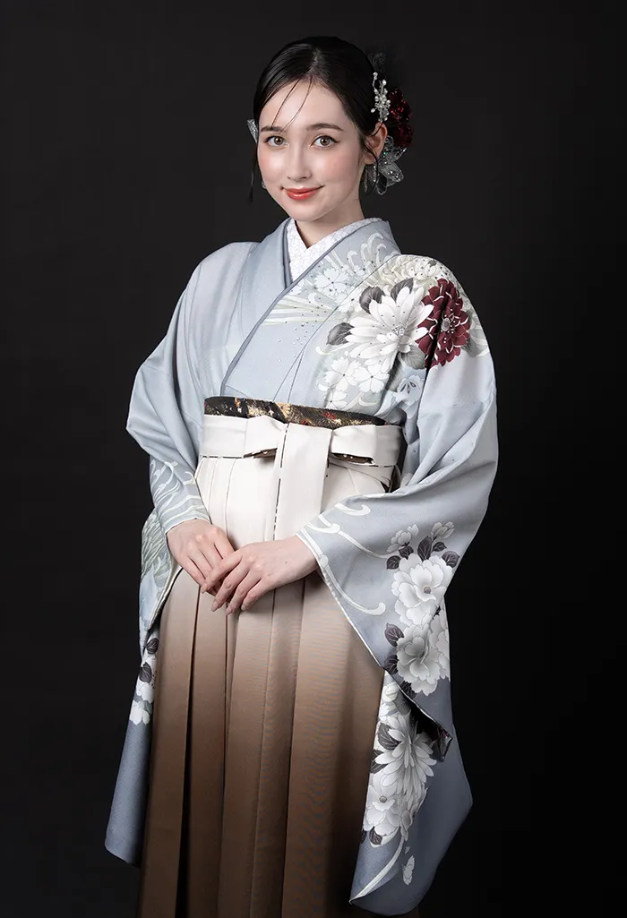 卒業式袴レンタル EE9015_MCB934 着物：シフォングレー×乱菊クリスタル 袴：抹茶クリームボカシ紐水玉