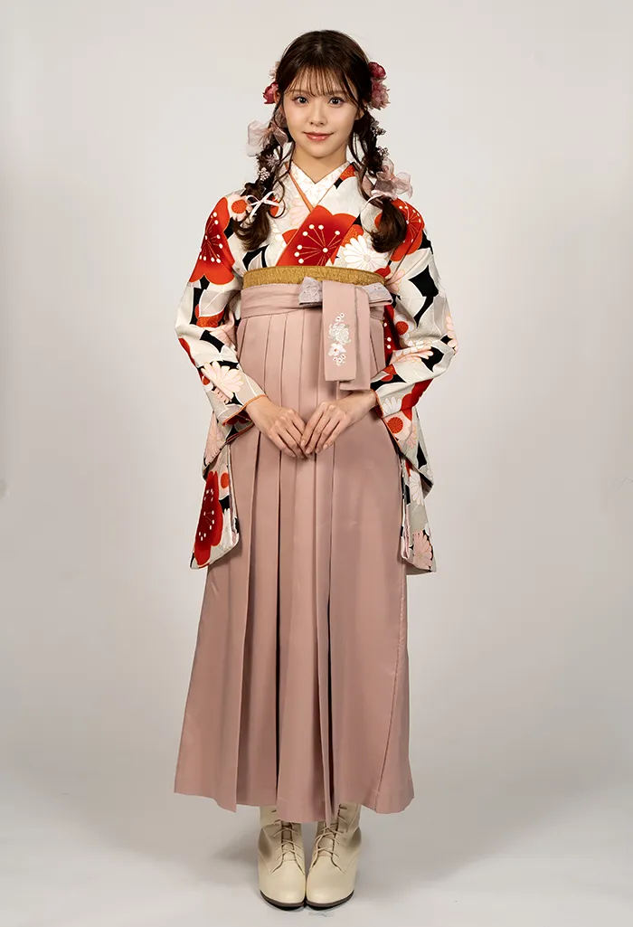 卒業式袴レンタル EEE952_KAN999 着物：黒に小菊赤梅 袴：ローズ紐レース調刺繍