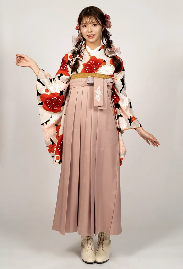 卒業式袴レンタル EEE952_KAN999 着物：黒に小菊赤梅 袴：ローズ紐レース調刺繍