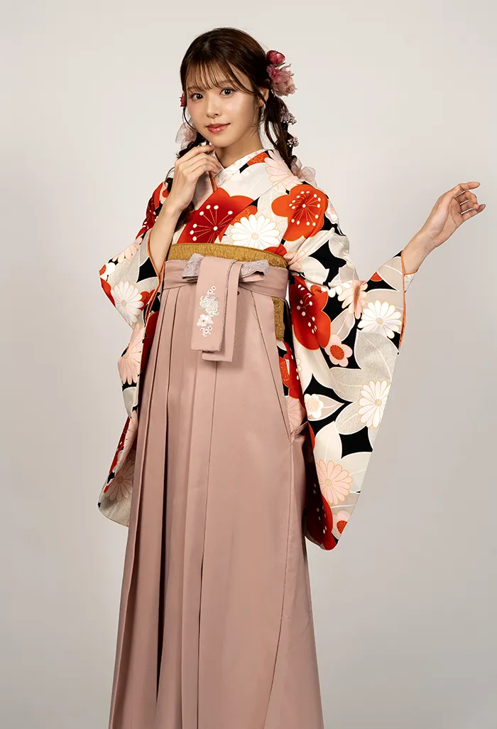 卒業式袴レンタル EEE952_KAN999 着物：黒に小菊赤梅 袴：ローズ紐レース調刺繍