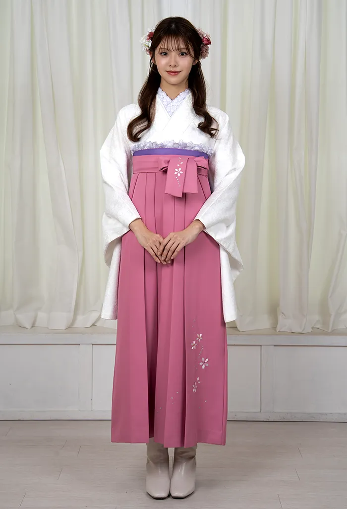 卒業式袴レンタル EEE957_OPI113 着物：ホワイトカラーレース 袴：ピンクシシュウ桜