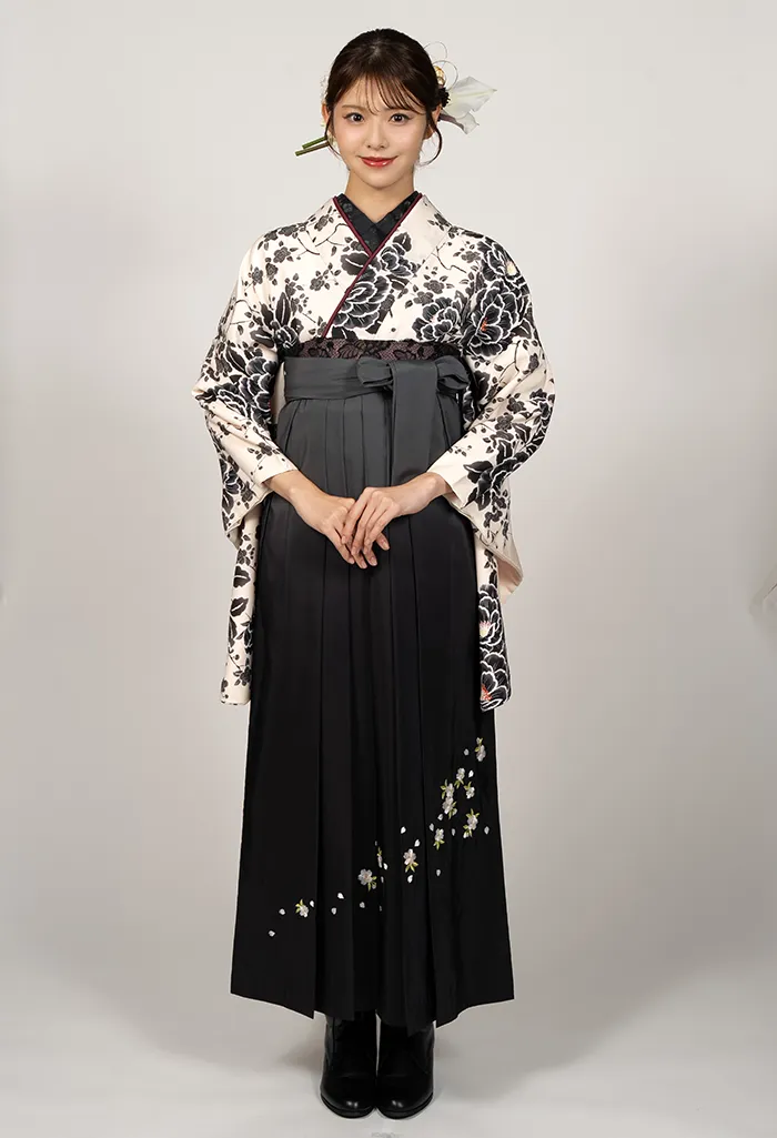 卒業式袴レンタル EEE960_GBN951 着物：ぼかし牡丹 袴：グレーボカシ斜めシシュウ