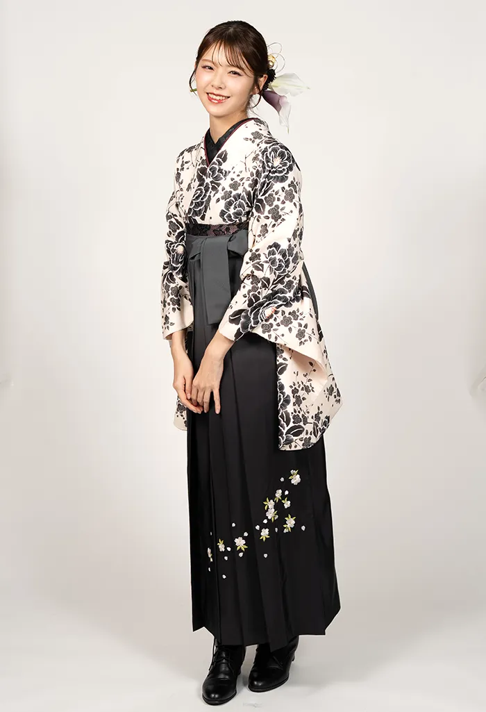 卒業式袴レンタル EEE960_GBN951 着物：ぼかし牡丹 袴：グレーボカシ斜めシシュウ