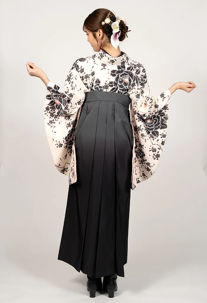 卒業式袴レンタル EEE960_GBN951 着物：ぼかし牡丹 袴：グレーボカシ斜めシシュウ