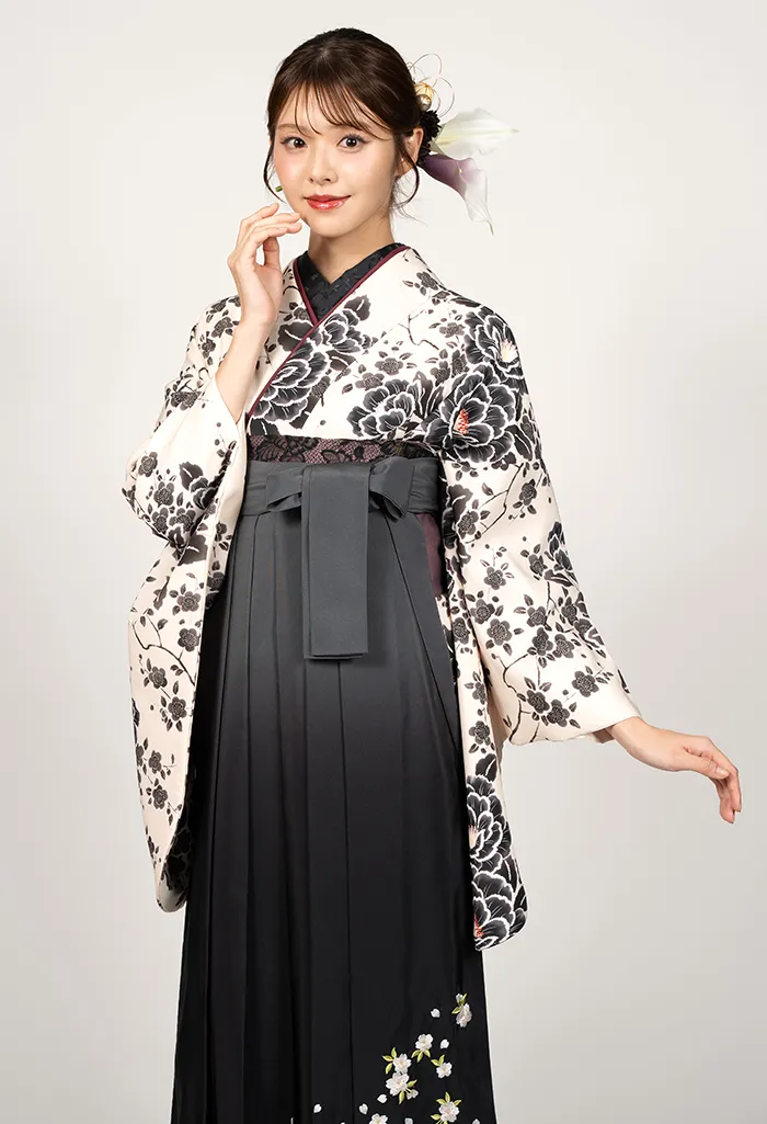 卒業式袴レンタル EEE960_GBN951 着物：ぼかし牡丹 袴：グレーボカシ斜めシシュウ